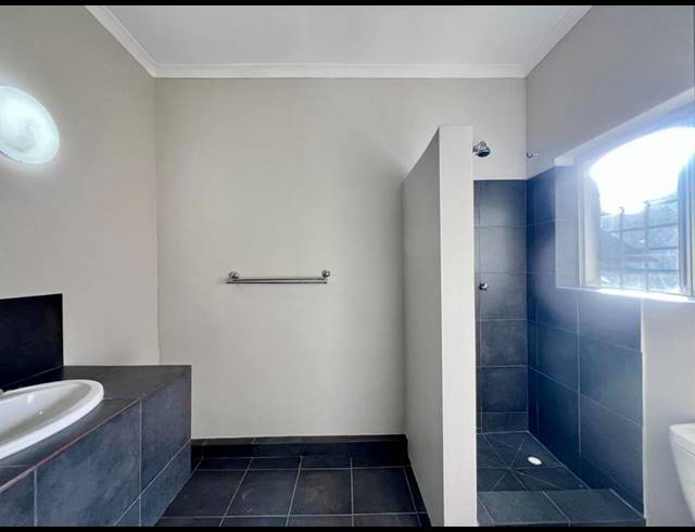 BUSINESS PROPERTY TO RENT IN BEACH ESTATE